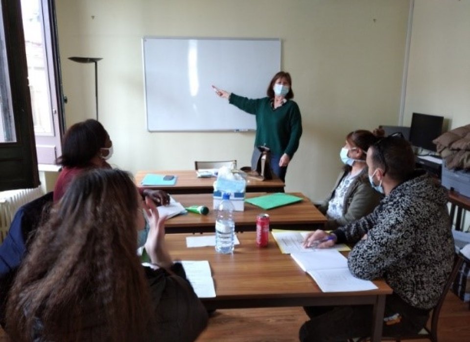 L'apprentissage du français à la Maison Caritas de Bonnefoy L'apprentissage du français à la Maison Caritas de Bonnefoy